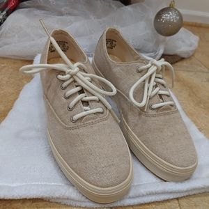 Like NEW ! Keds cream shose  . Size 6 1/2
